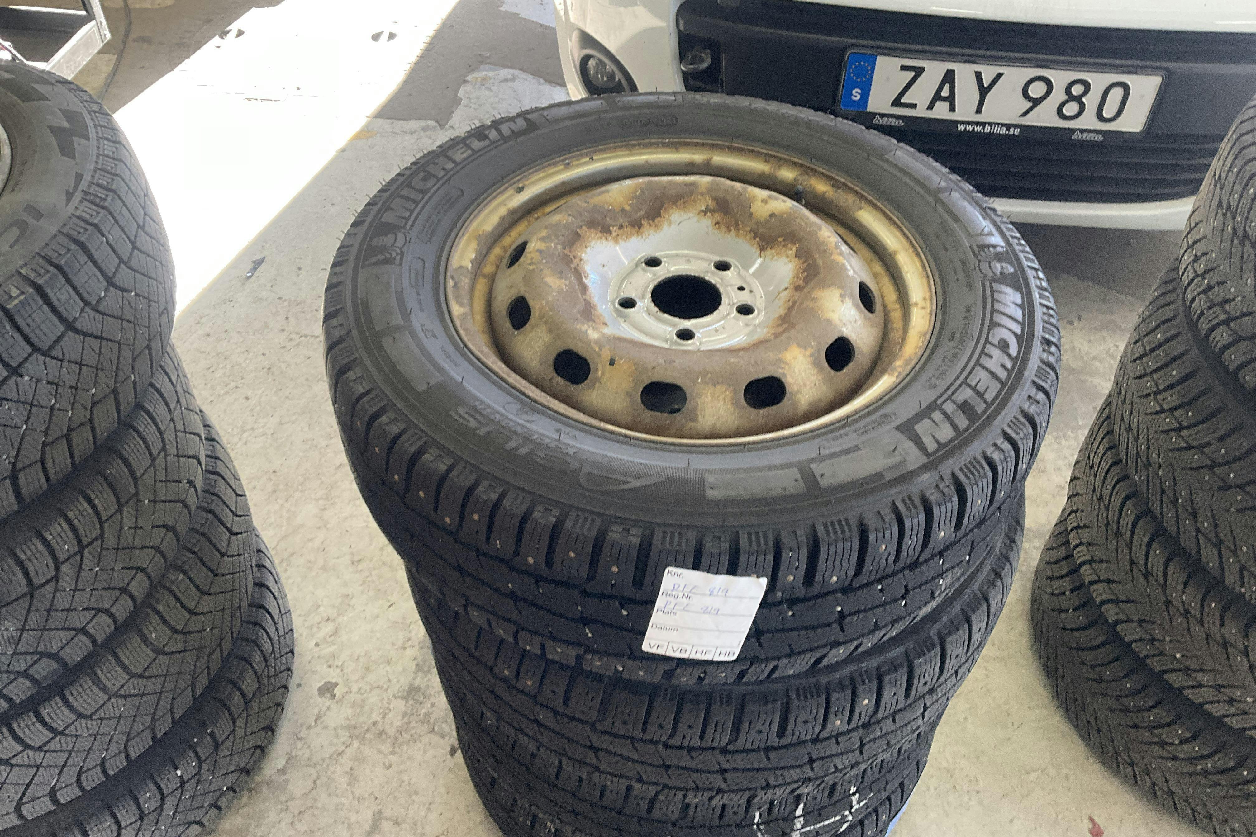 Vehicle Image 10