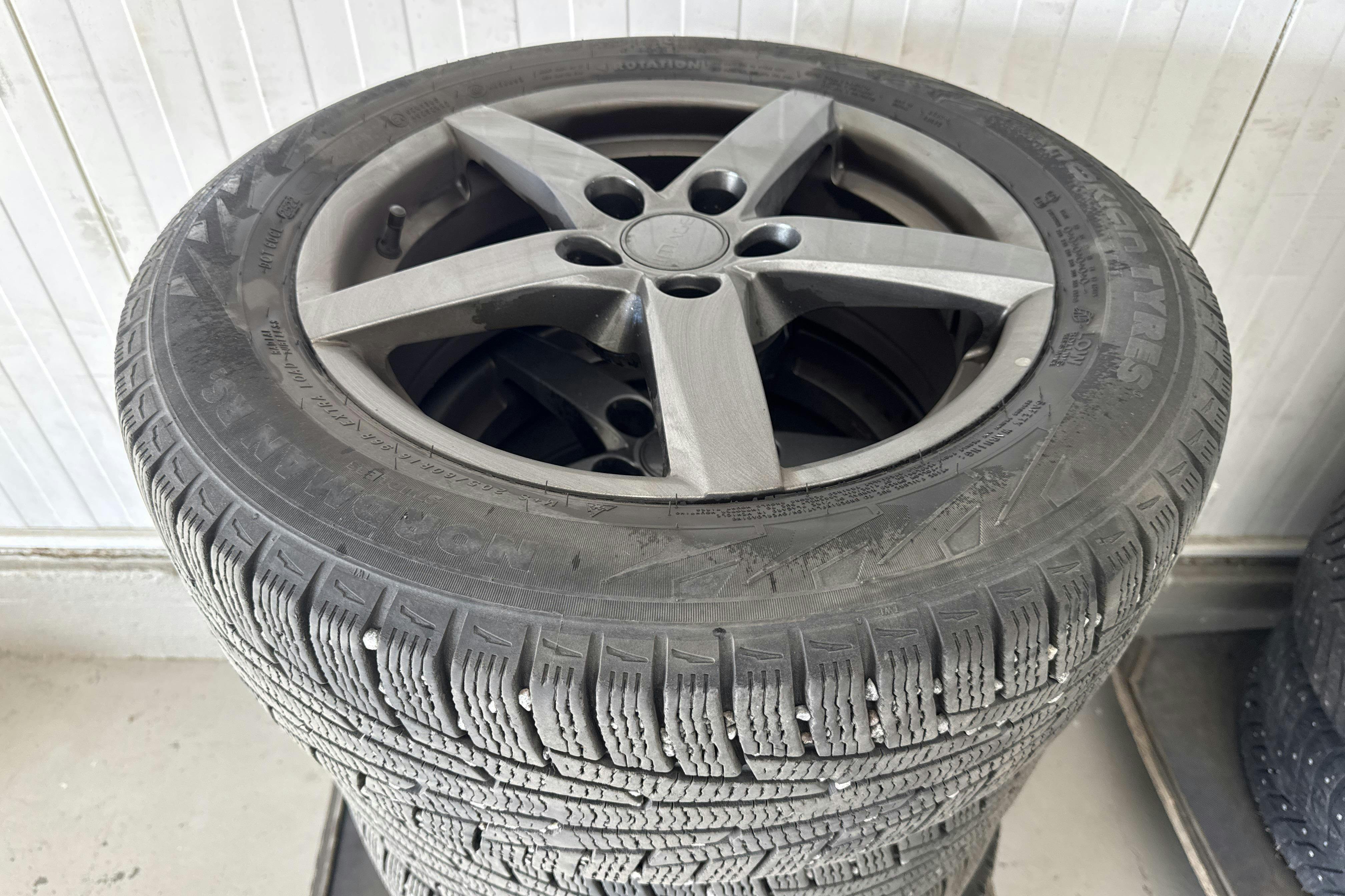 Vehicle Image 11