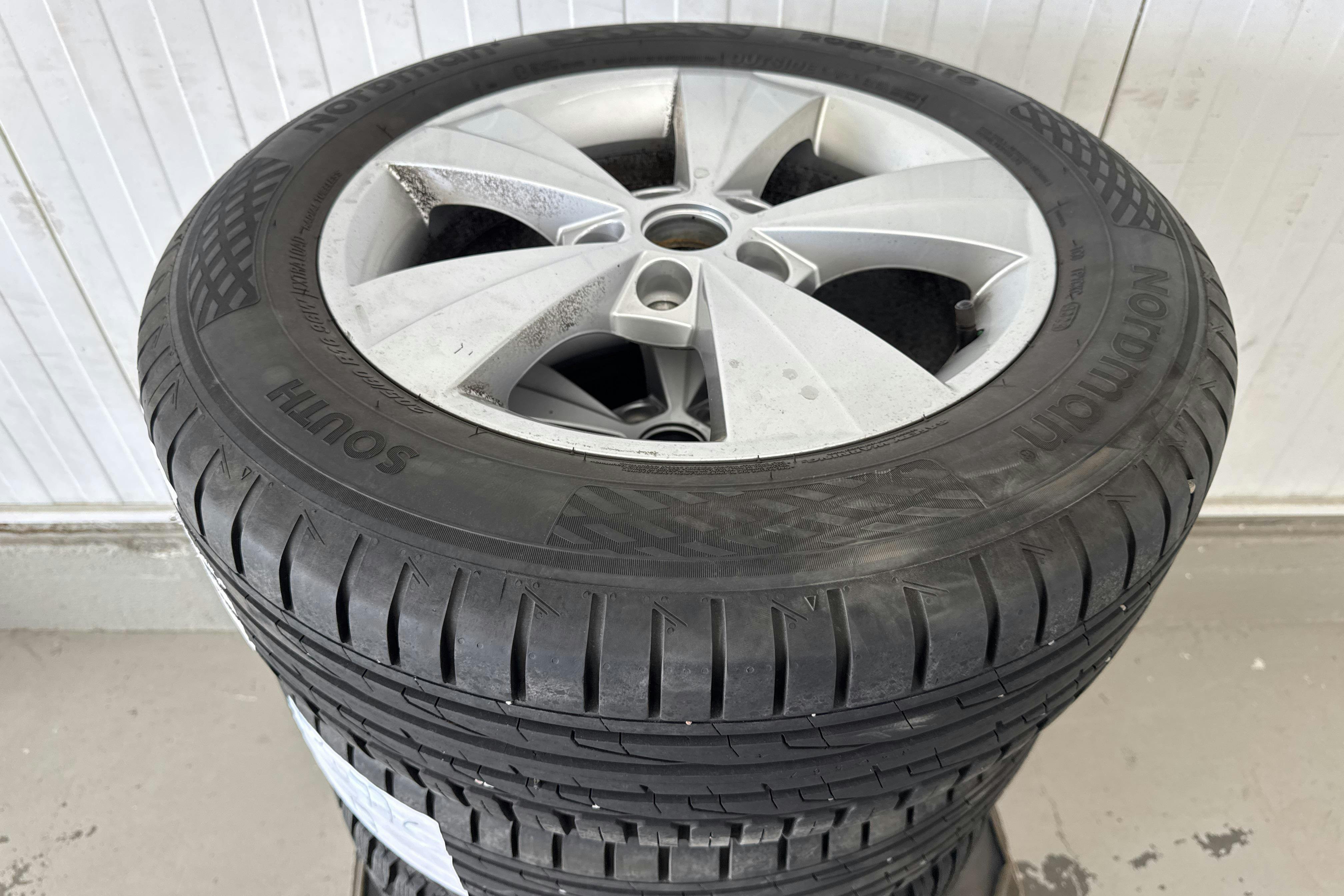 Vehicle Image 11