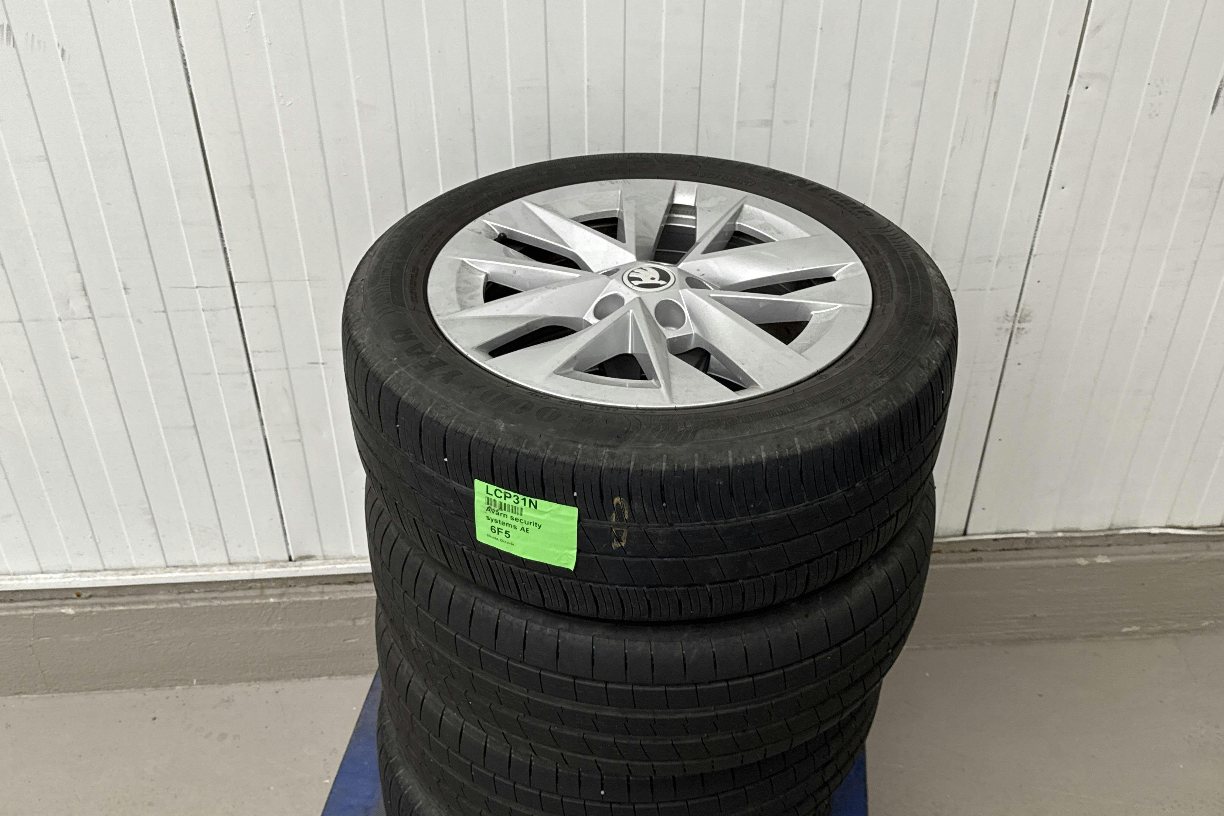 Vehicle Image 14