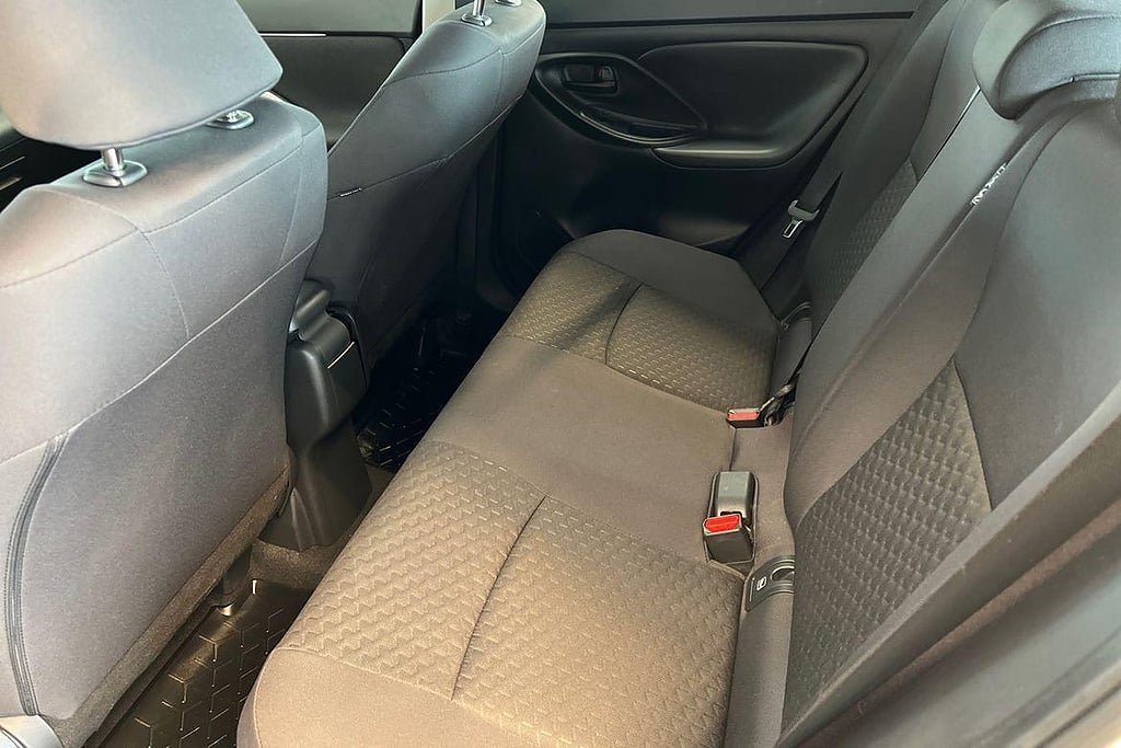 Vehicle Image 13