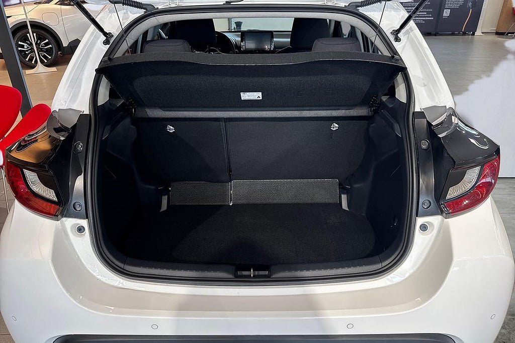 Vehicle Image 12