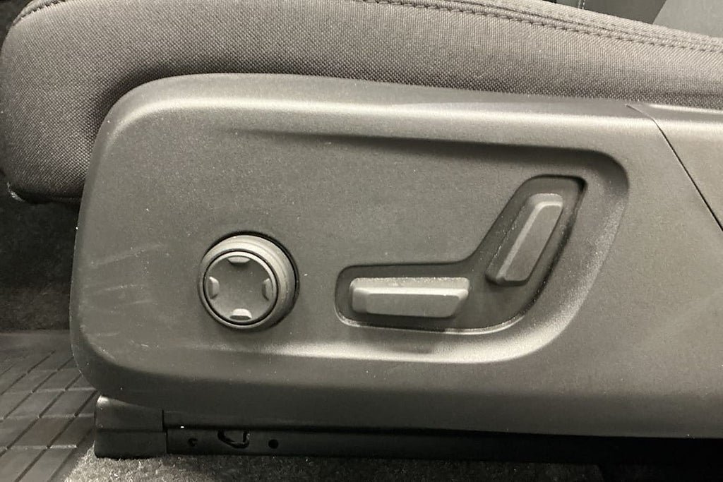Vehicle Image 24