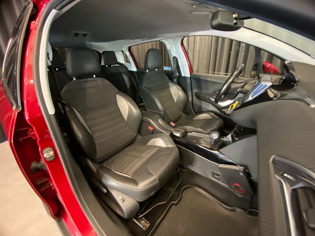 Vehicle Image 9