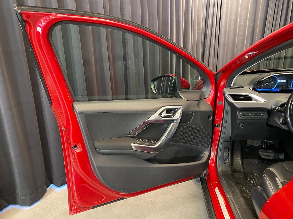 Vehicle Image 32