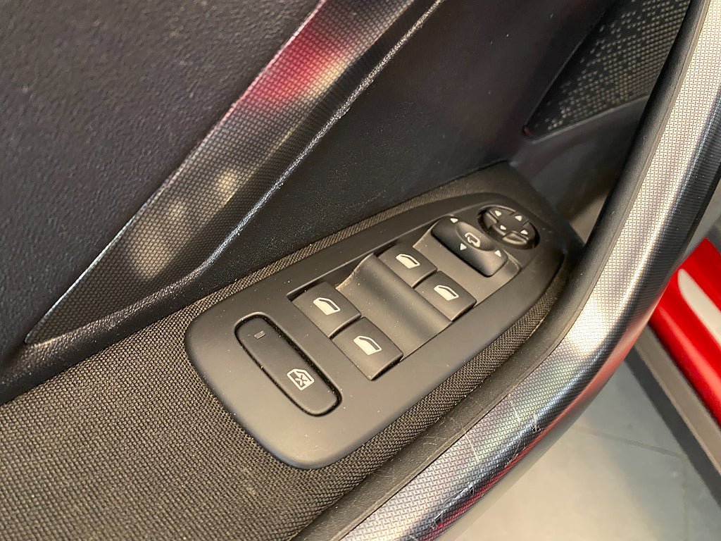 Vehicle Image 33