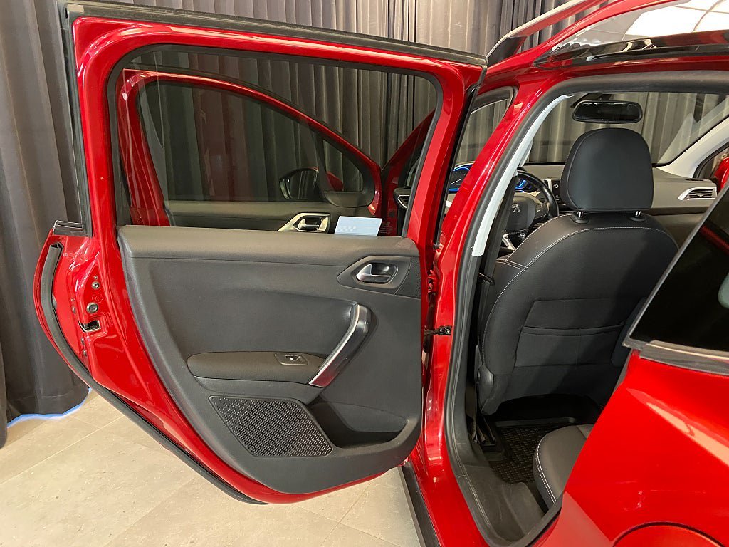 Vehicle Image 35