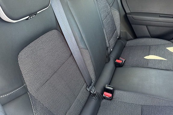 Vehicle Image 24