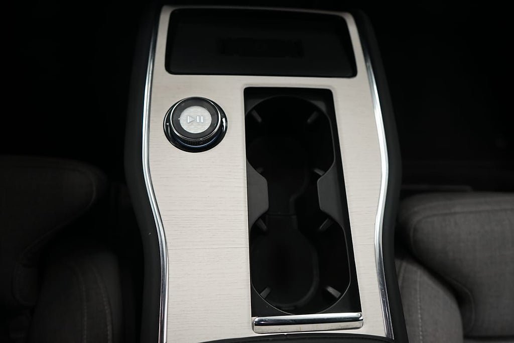 Vehicle Image 17