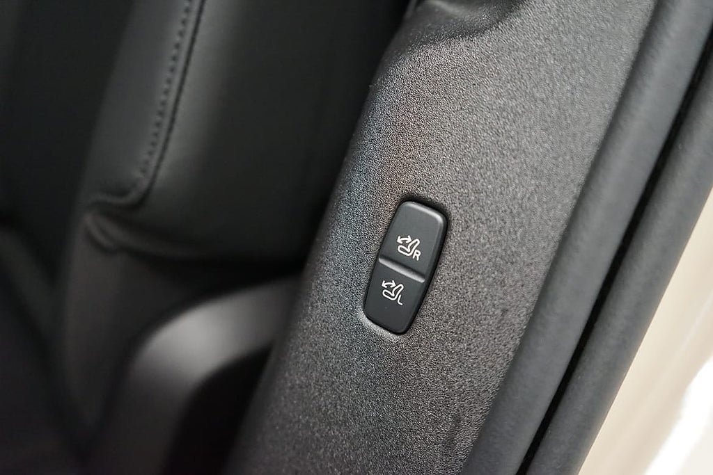 Vehicle Image 24