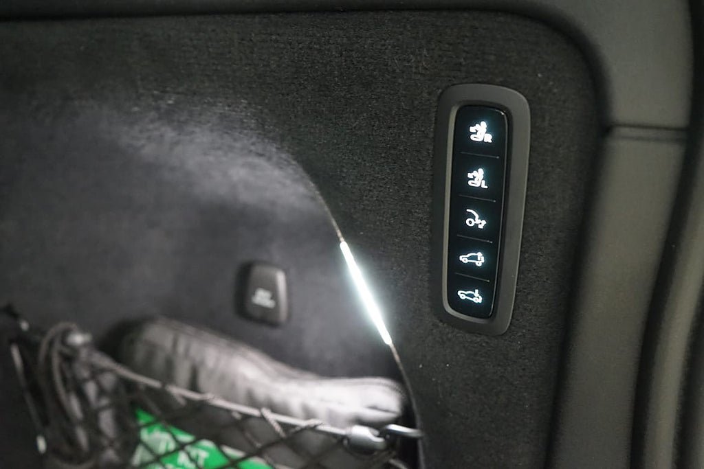 Vehicle Image 25