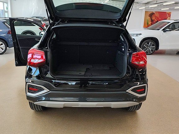 Vehicle Image 18