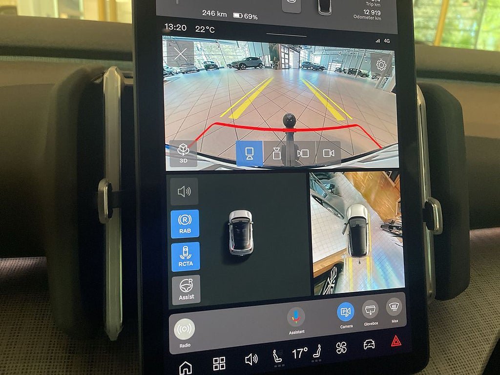Vehicle Image 12