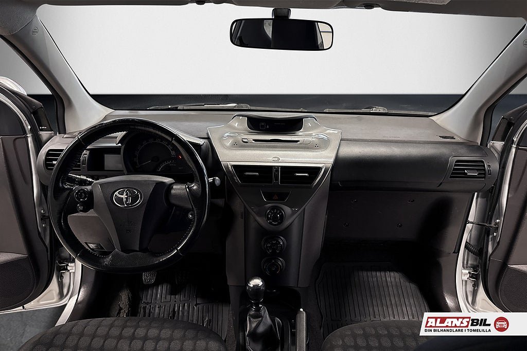 Vehicle Image 10