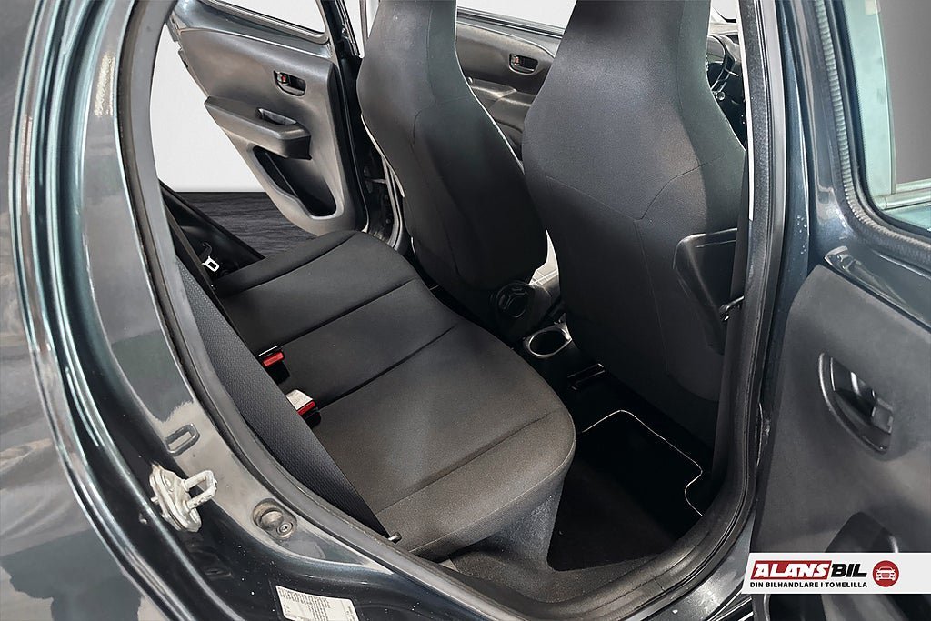 Vehicle Image 9