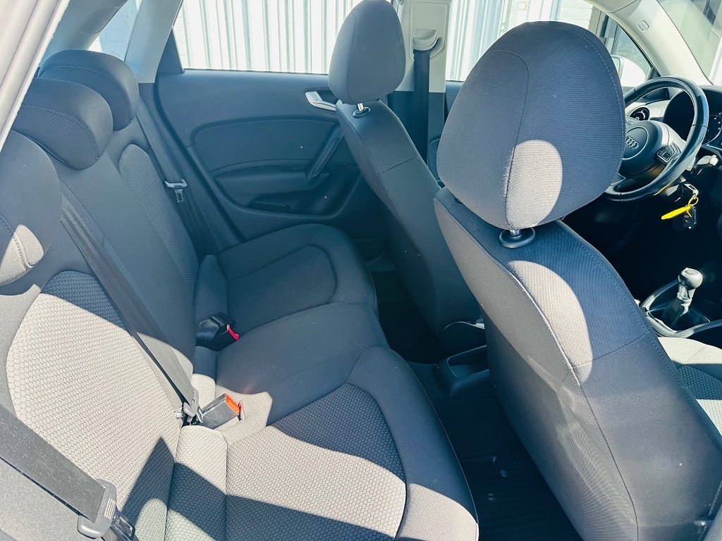 Vehicle Image 6