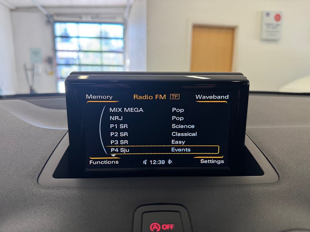 Vehicle Image 25
