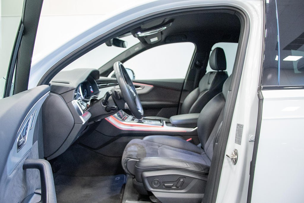 Vehicle Image 9
