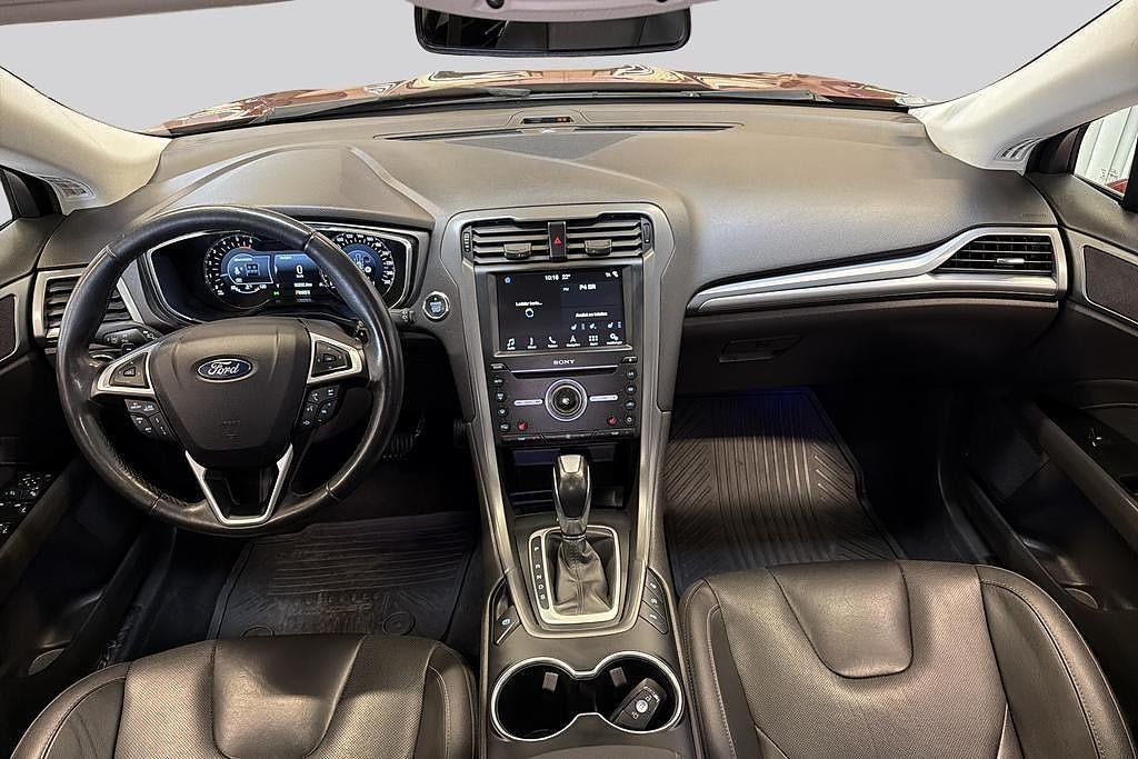 Vehicle Image 8