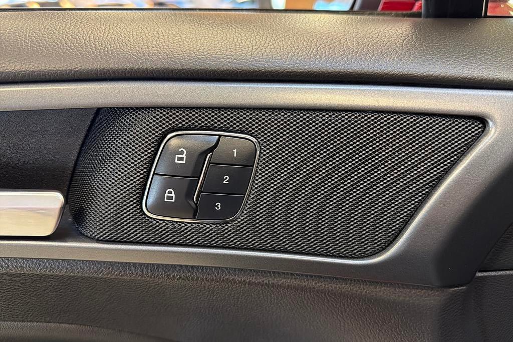 Vehicle Image 23
