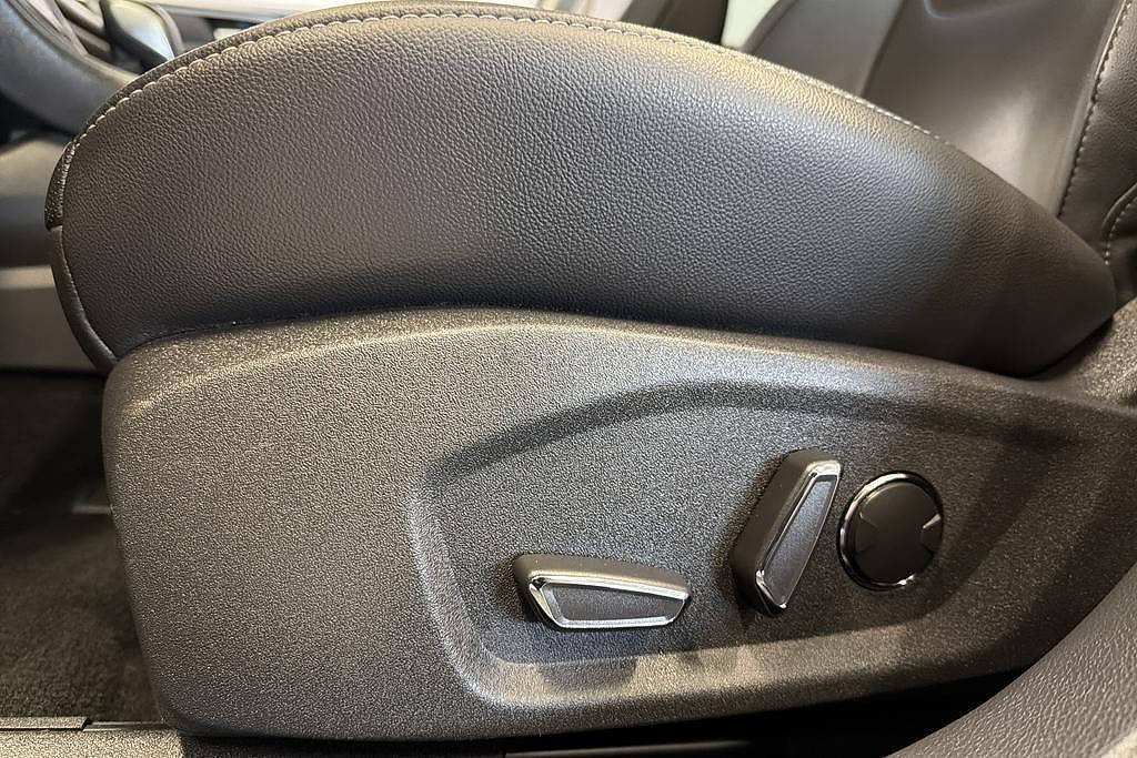 Vehicle Image 17