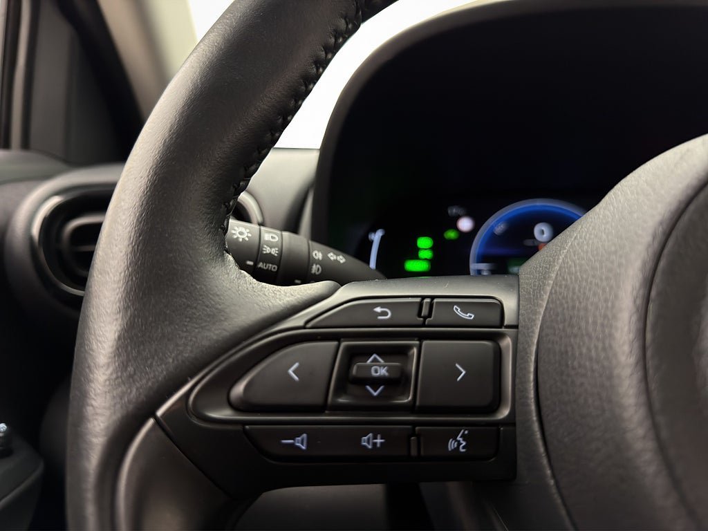 Vehicle Image 12