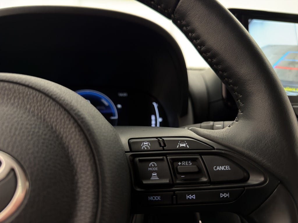 Vehicle Image 14