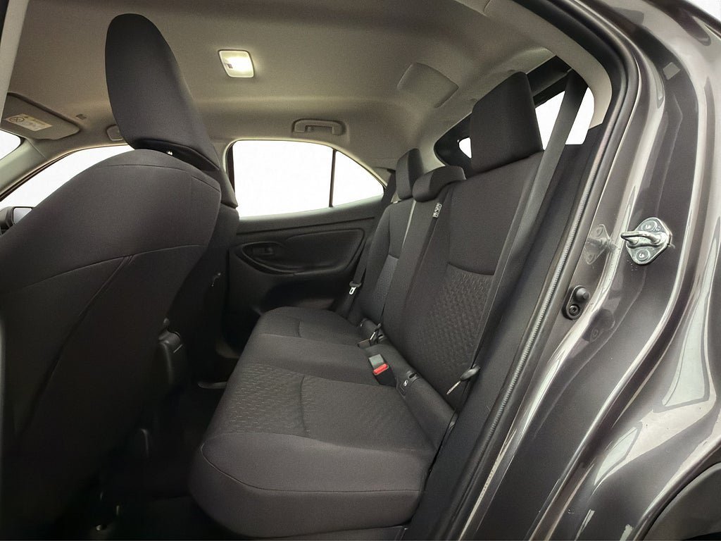 Vehicle Image 25