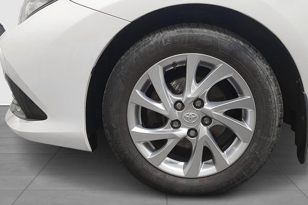 Vehicle Image 11