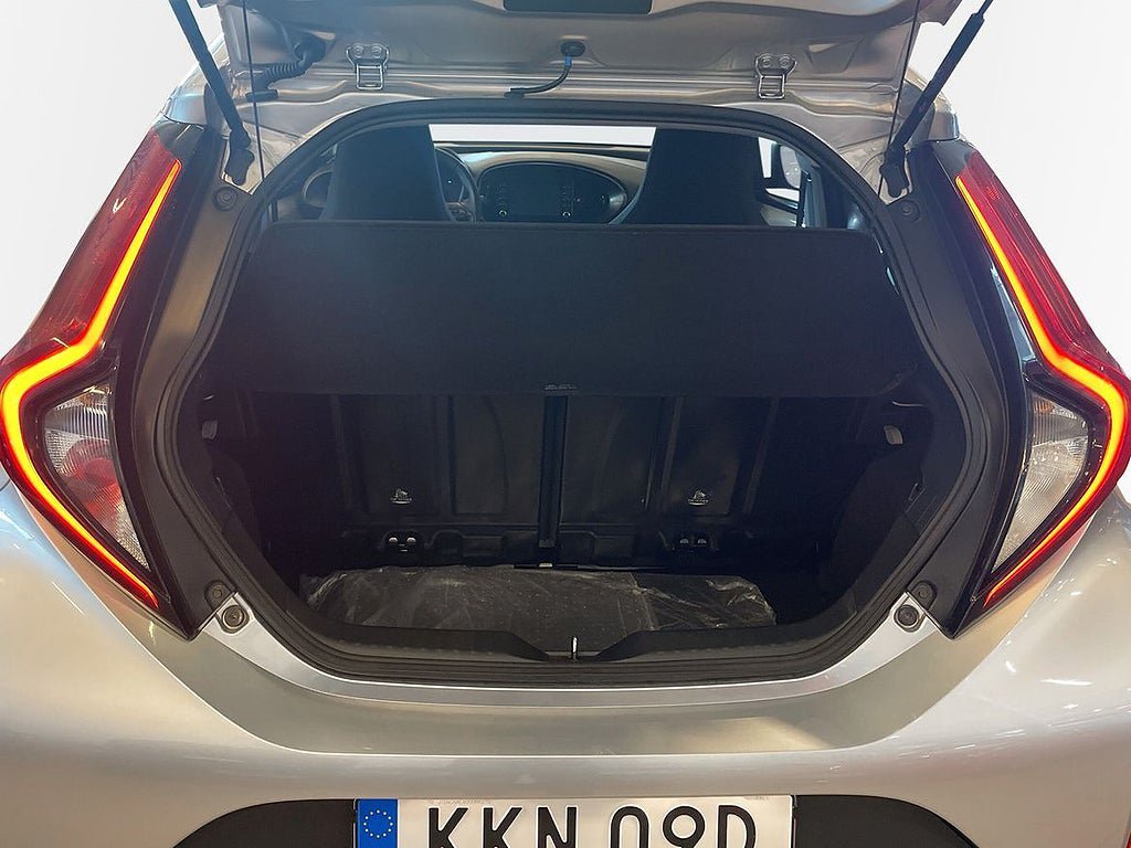 Vehicle Image 12