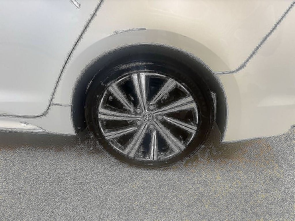 Vehicle Image 11