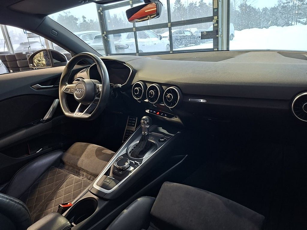 Vehicle Image 16