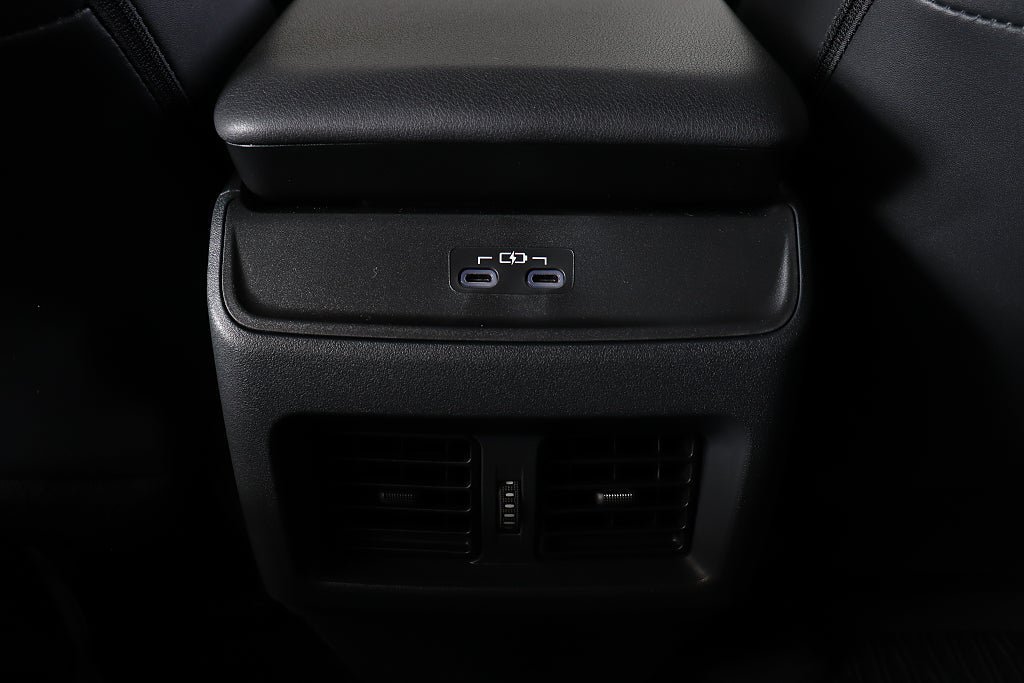 Vehicle Image 24