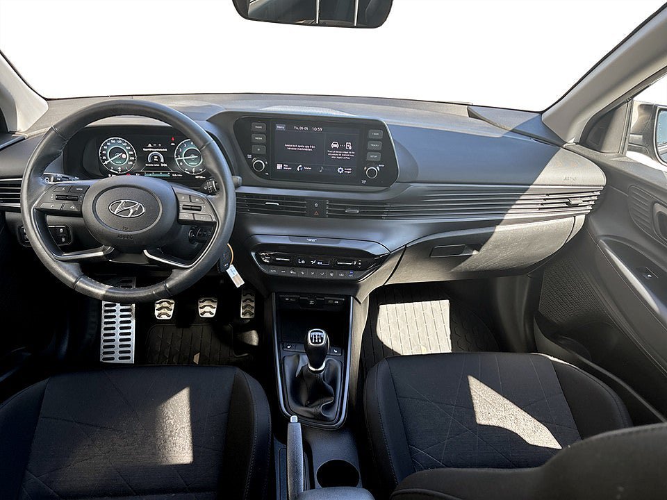 Vehicle Image 6