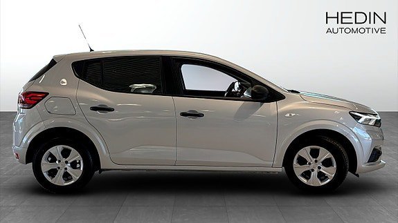 Vehicle Image 6