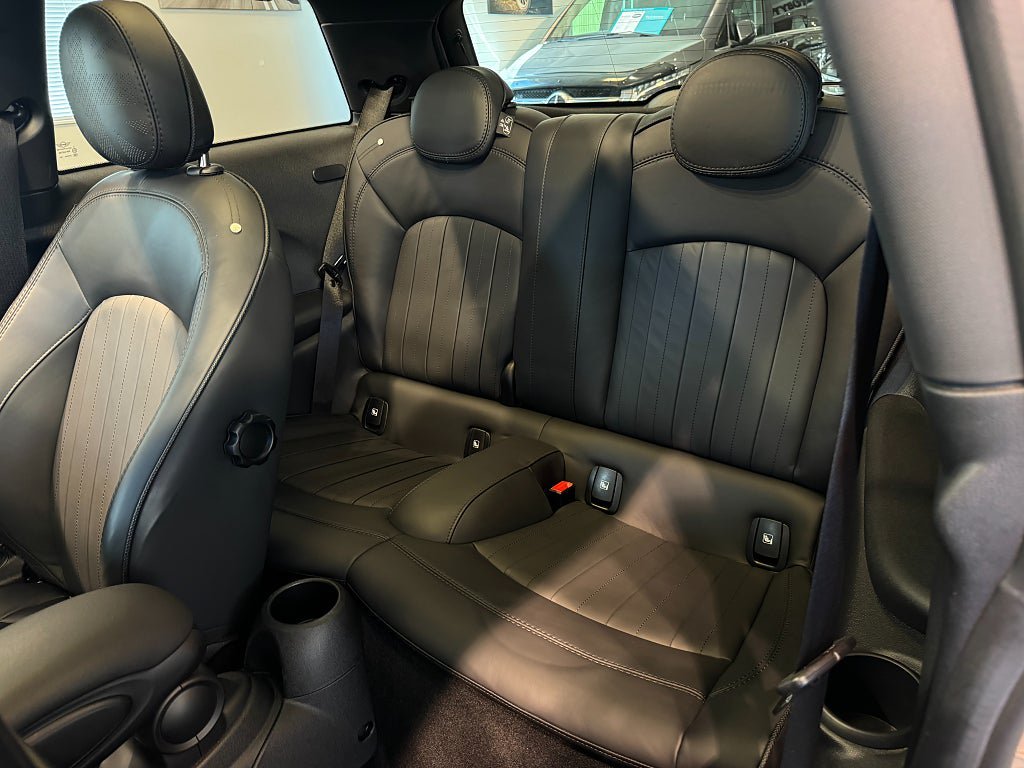 Vehicle Image 23