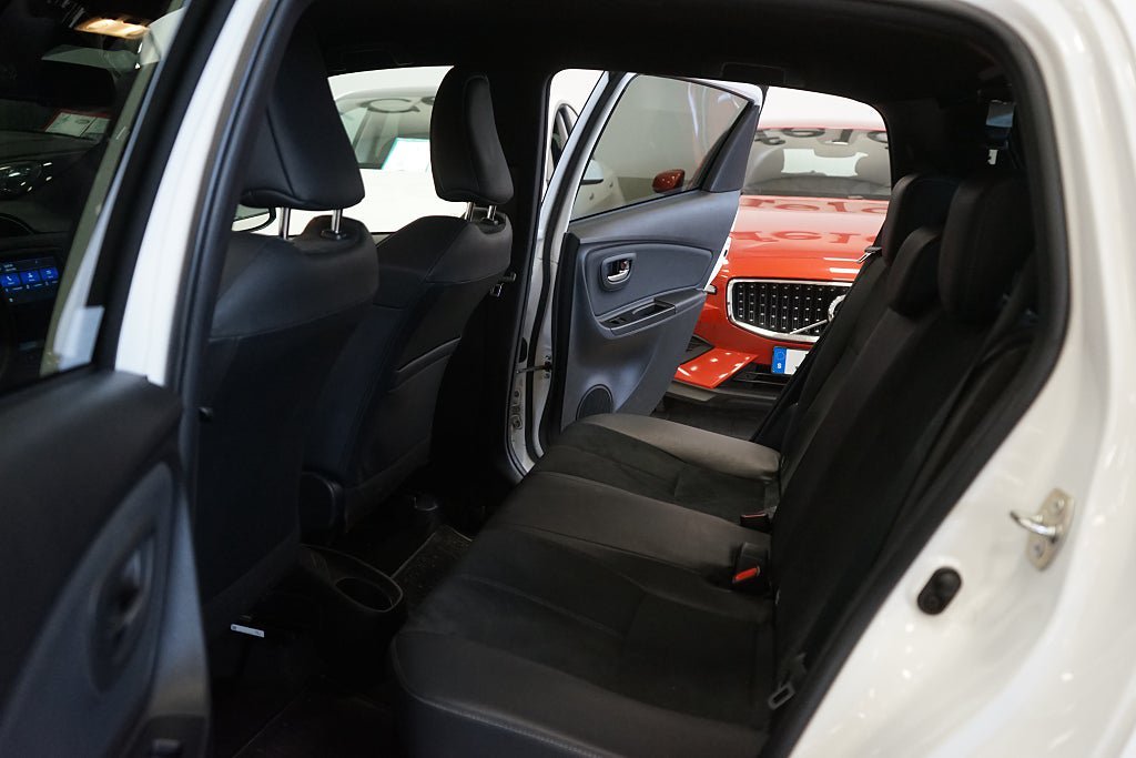Vehicle Image 13