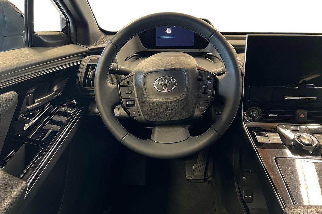 Vehicle Image 11