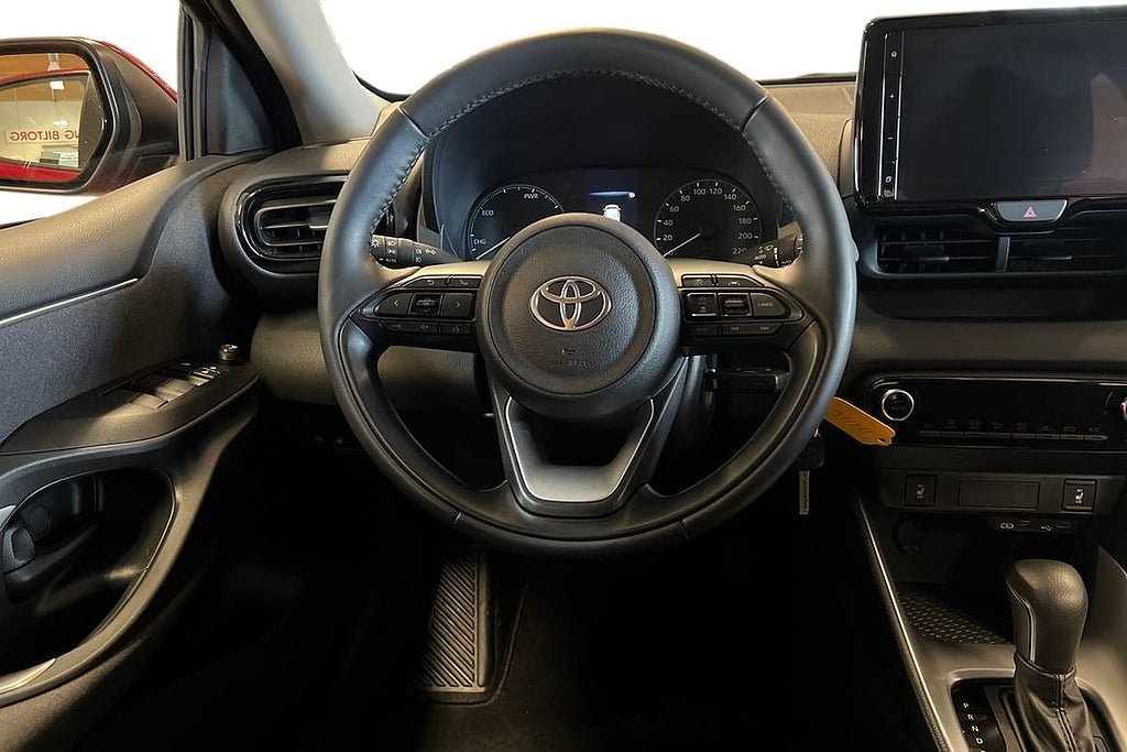 Vehicle Image 11