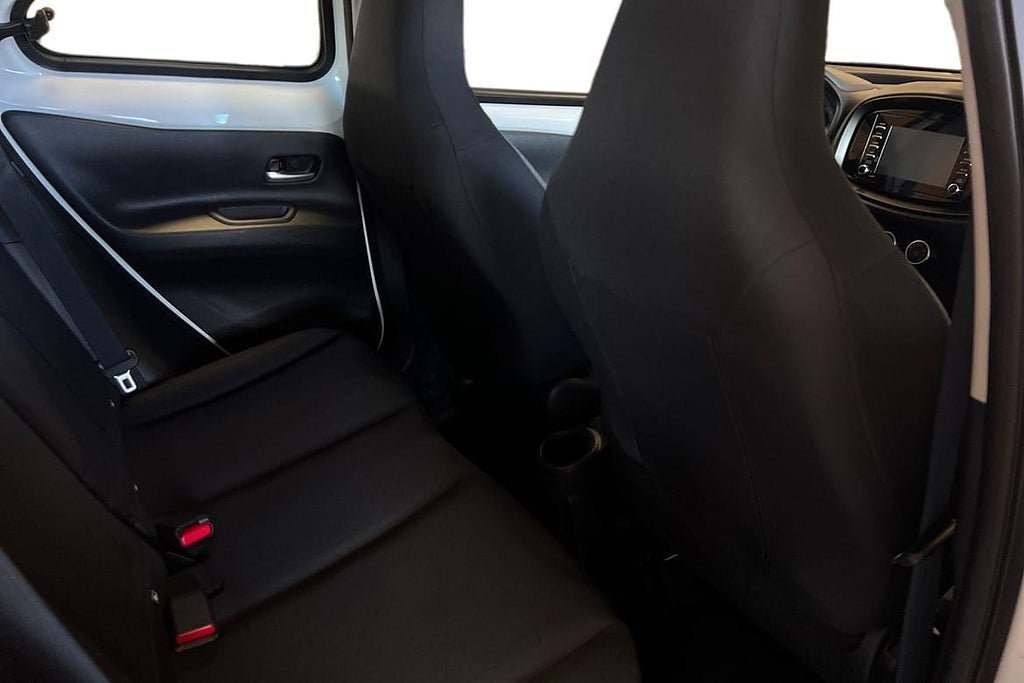 Vehicle Image 9