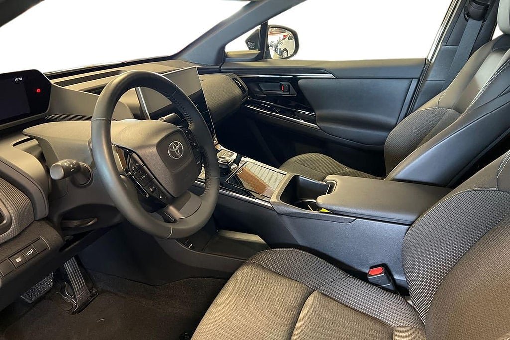 Vehicle Image 14