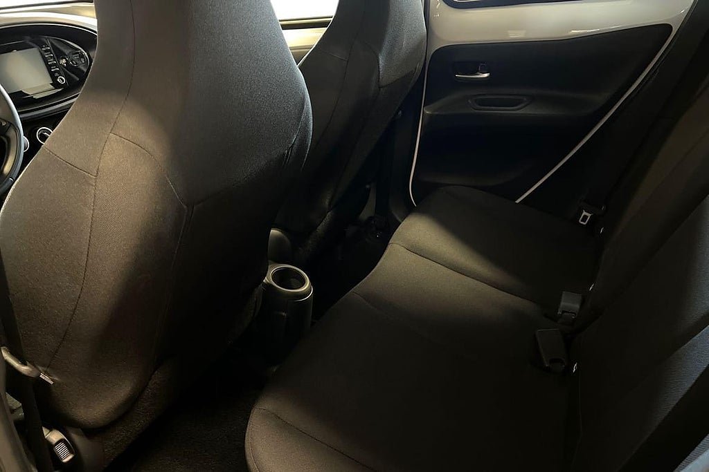 Vehicle Image 13
