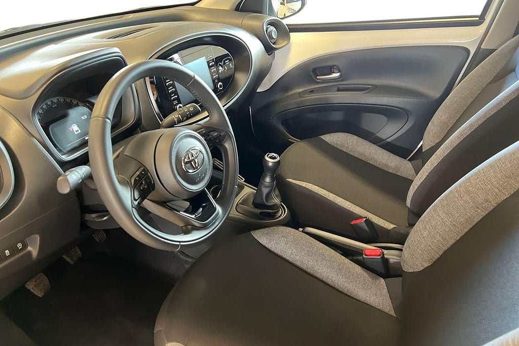 Vehicle Image 14