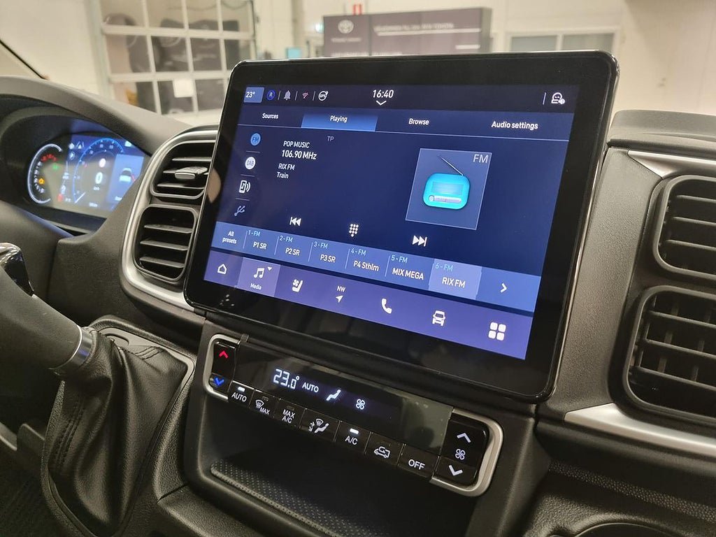 Vehicle Image 12