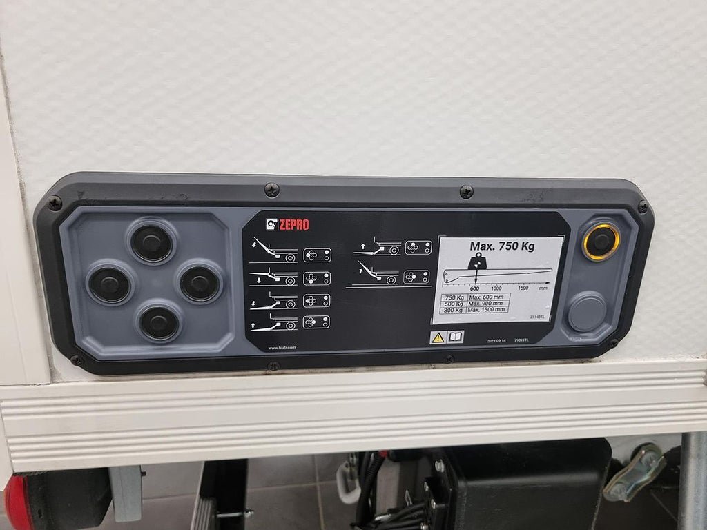 Vehicle Image 19
