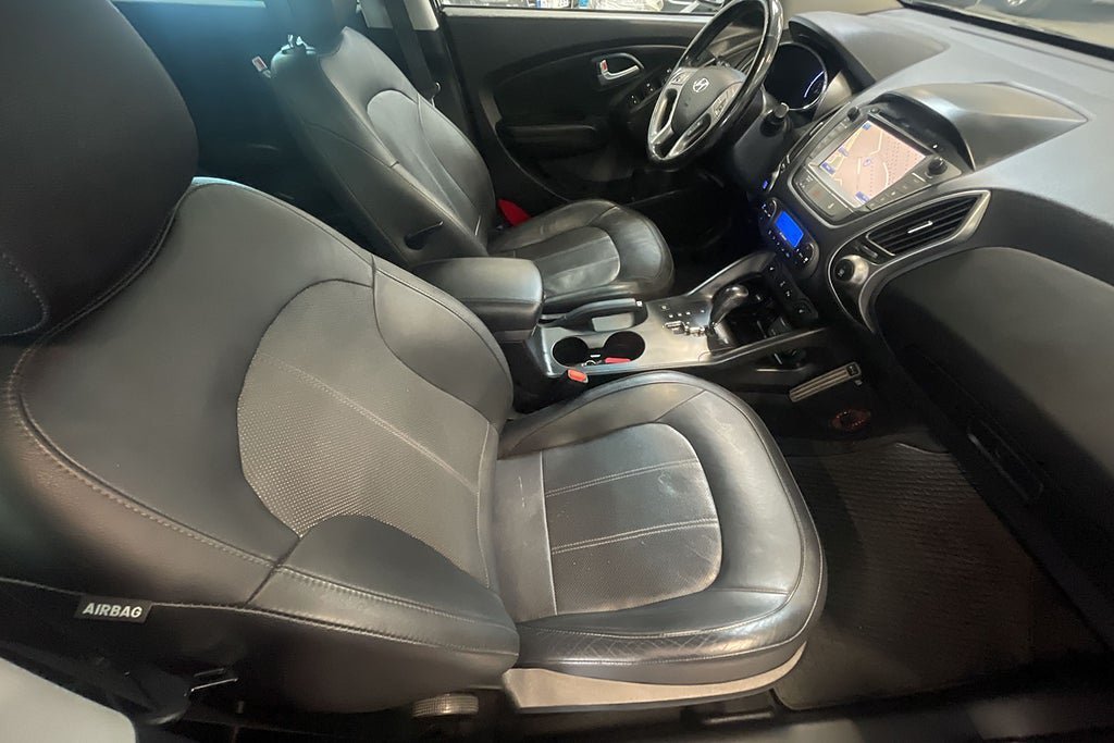 Vehicle Image 10