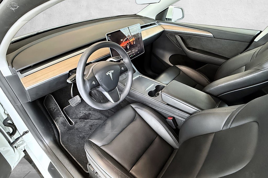 Vehicle Image 14