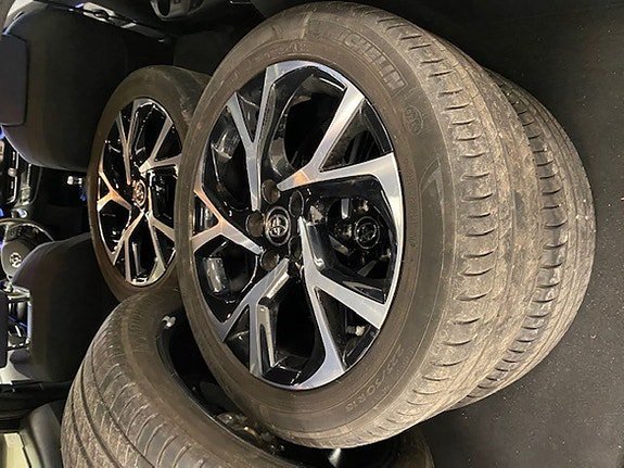 Vehicle Image 9
