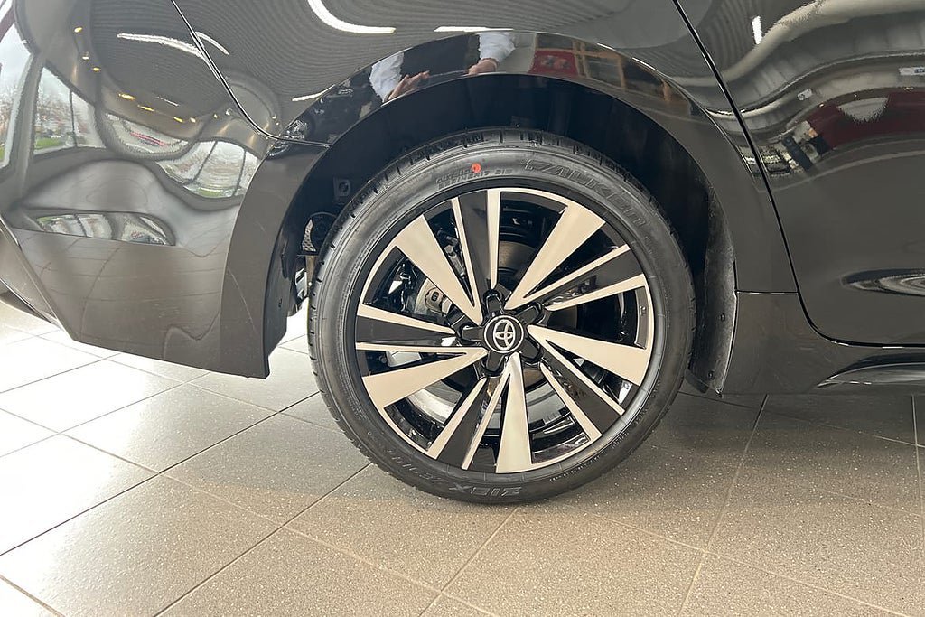 Vehicle Image 9