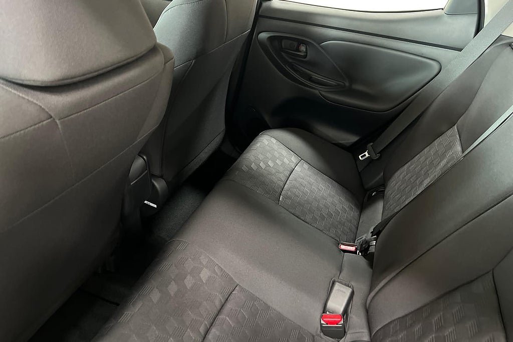 Vehicle Image 12